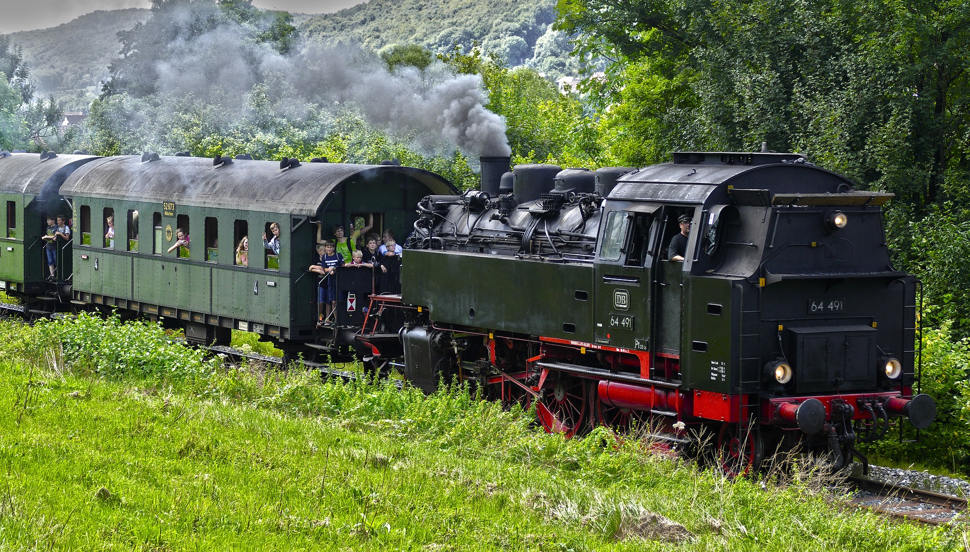 Паровозы электровозы. Парового Локомотива “Steam Wagon”. Паровозы Лейхтенберг. Электровоз паровоз тепловоз. Паровоз КБЖД.